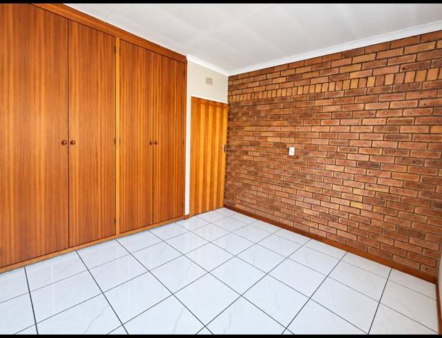 2 BEDROOM TOWNHOUSE FOR SALE IN STRUBENVALE